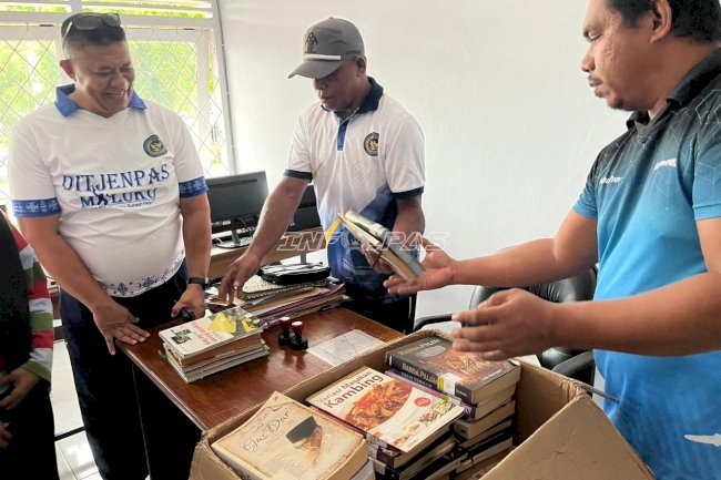 Dorong Budaya Membaca, Lapas Tual Terima 100 Buku dari Perpusda Malra