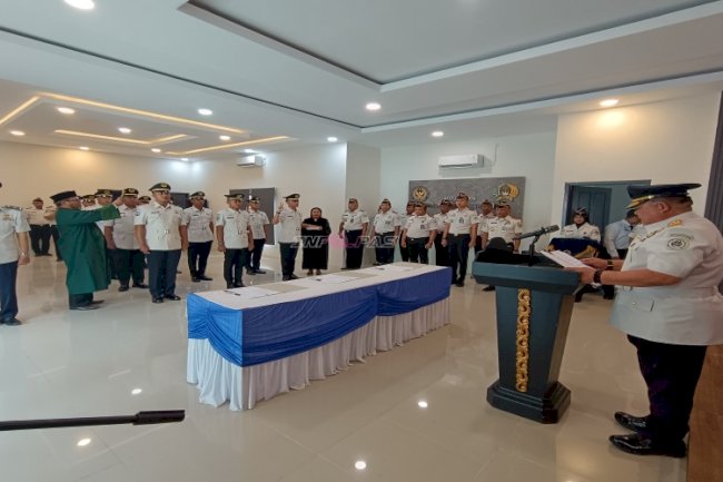 Kakanwil Ditjenpas Kaltim Lantik Pejabat Nonmanajerial dan 12 ASN 