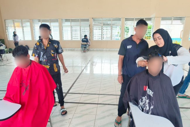Asah Skill Barber, Warga Binaan Lapas Pangkalpinang Siap Mandiri
