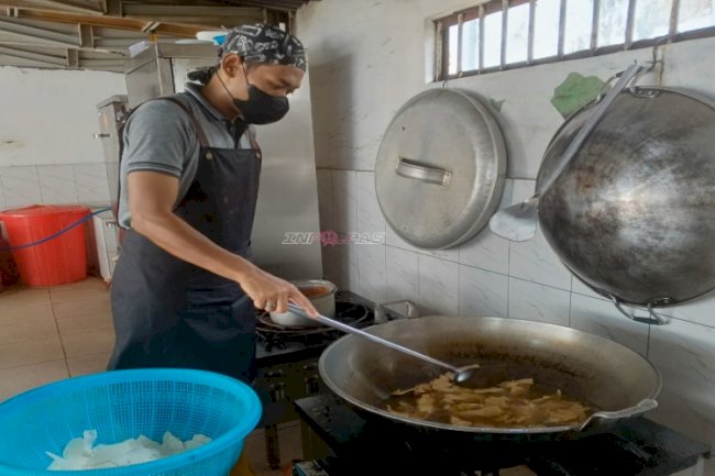 Rutan Rantau Dorong UMKM Berkelanjutan melalui Pengolahan Keripik Singkong RURA