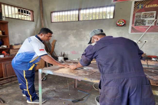 Lapas Tual Fokus Kembangkan Produk Unggulan Ikat Pinggang Kayu Arang