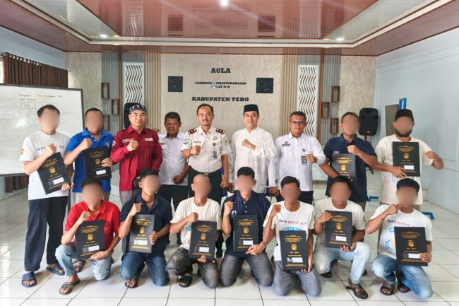 Semangat Belajar di Balik Jeruji, Warga Binaan Lapas Muara Tebo Terima Rapor Paket B dan C