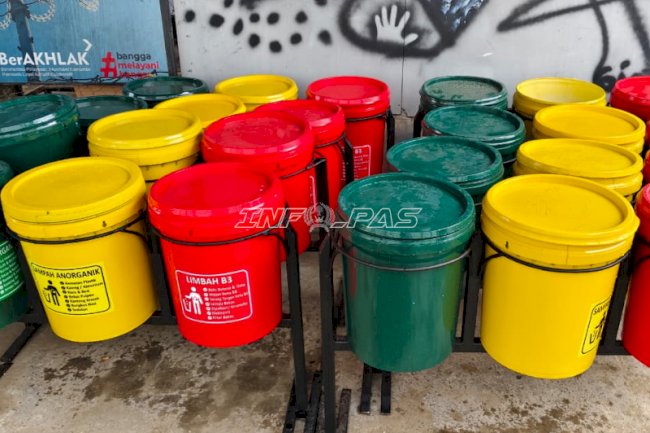 Warga Binaan Lapas Banjarmasin Sulap Kaleng Cat Bekas Jadi Tempat Sampah