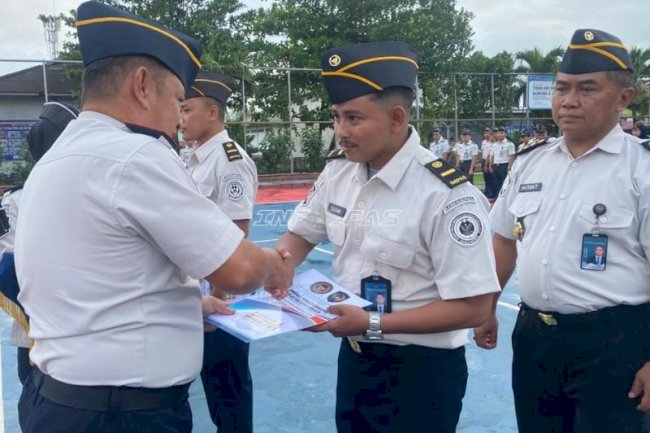 Enam Petugas Lapas Banjarmasin Naik Pangkat, Kalapas Tekankan Profesionalisme