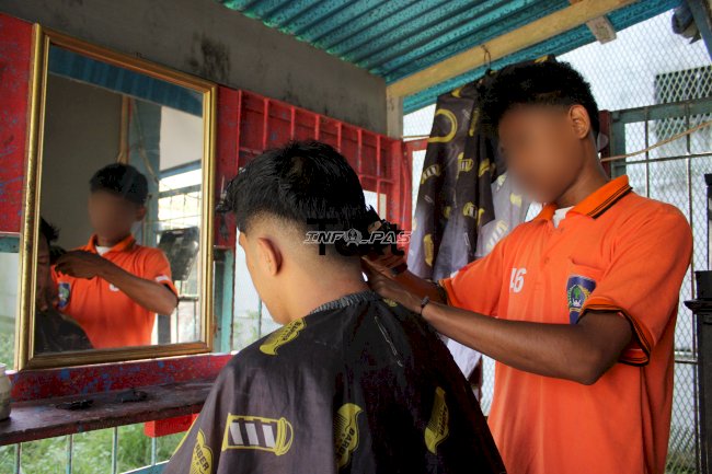 Barbershop Lapas Piru Jadi Sarana Pembinaan Kemandirian dan UMKM Warga Binaan