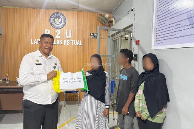 Gandeng RRI, Lapas Tual Salurkan Bantuan bagi Keluarga Warga Binaan Kurang Mampu