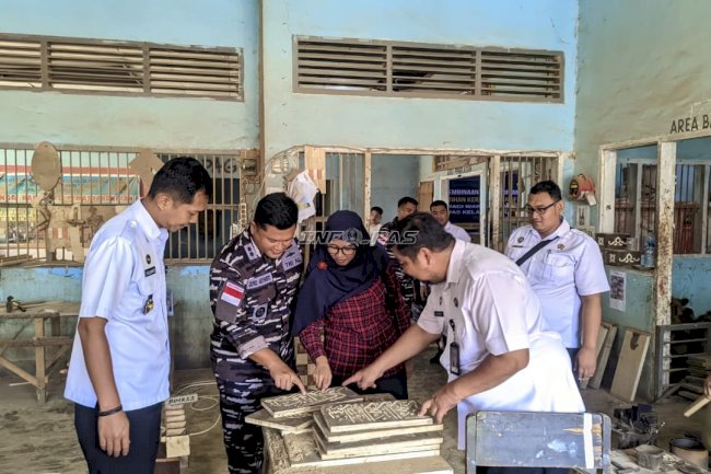 Lapas Tolitoli Terima Kunjungan Danlanal, Tinjau Pesanan Karya Warga Binaan