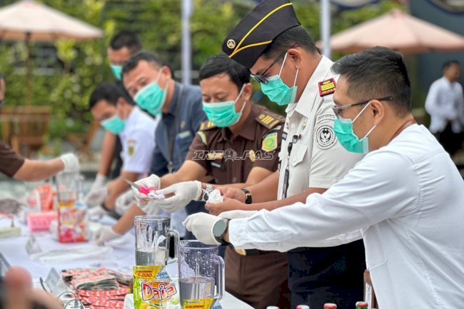 Dukung Penegakan Hukum Berintegritas,Karutan Tanjung Hadiri Pemusnahan Barang Bukti Kejari Tabalong