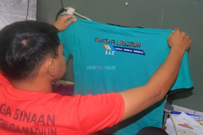 Dari Balik Jeruji Jadi Peluang Usaha, Warga Binaan Lapas Pemuda Madiun Produksi Kaos Sablon
