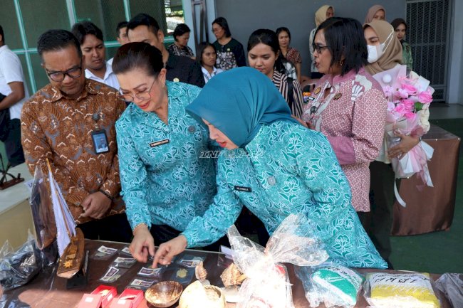Dinilai Berkualitas, Produk Hasil Karya Anak Binaan LPKA Ambon Dibeli Ketua TP PKK Maluku