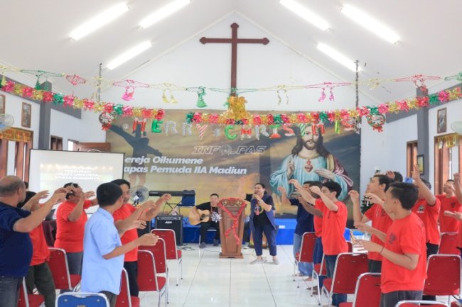 Lapas Pemuda Madiun Gelar Pembinaan Rohani bersama Family Blessing Surabaya