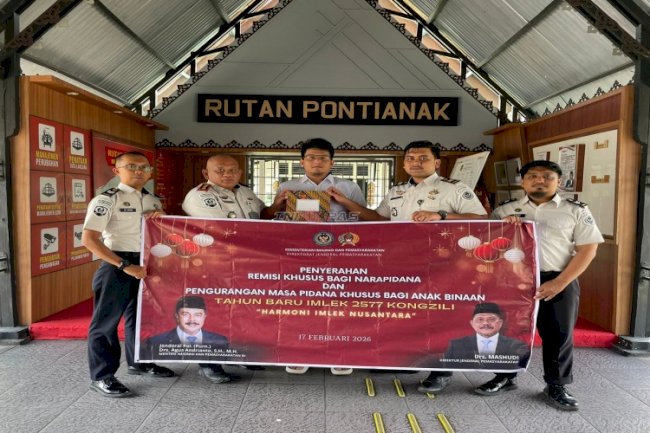 Kanwil Ditjenpas Kalbar Berikan RK dan PMP Khusus Imlek 2026 bagi Tujuh Warga Binaan 