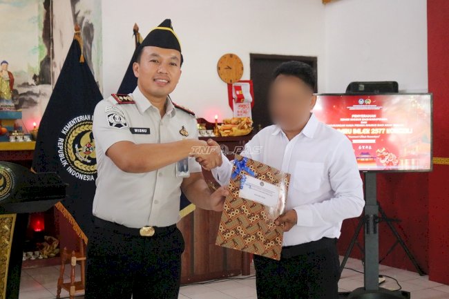 Imlek 2026, 3 Warga Binaan Lapas Cibinong Terima Remisi Khusus