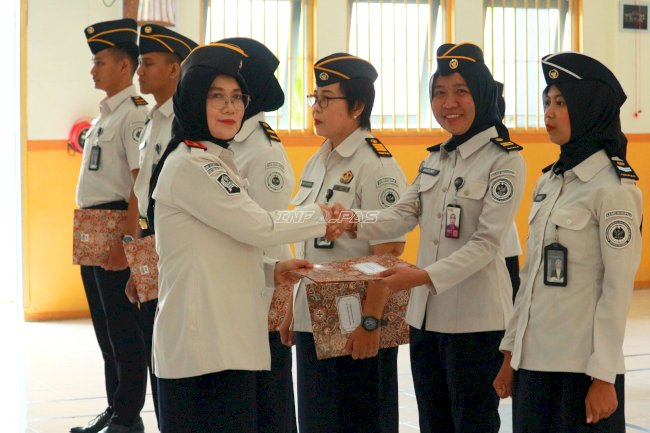 Enam Petugas Naik Pangkat, Rutan Perempuan Surabaya Tegaskan Komitmen Integritas