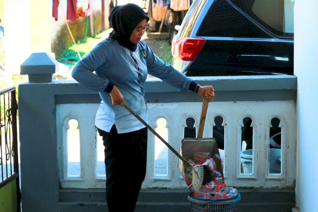 Gotong Royong Sambut Ramadan, Rutan Perempuan Surabaya Bersihkan Musala