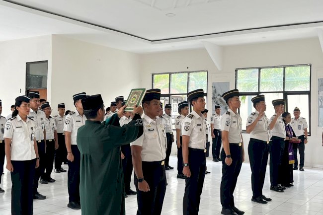 Teguhkan Profesionalisme, Kanwil Ditjenpas NTT Lantik PNS Poltekip dan Sematkan Kenaikan Pangkat