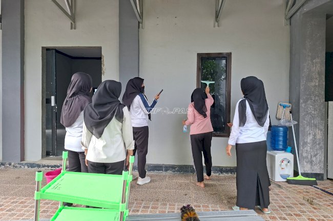 Sambut Bulan Suci Ramadan, Kanwil Ditjenpas Babel Gotong Royong Bersihkan Musala Al-Istiqomah