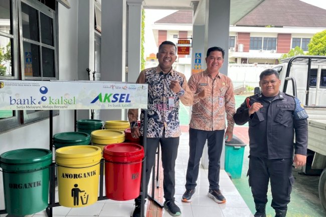Pembinaan Produktif, Rutan Barabai Serahkan Produk Sarana Kebersihan ke Disporapar Kab. HST