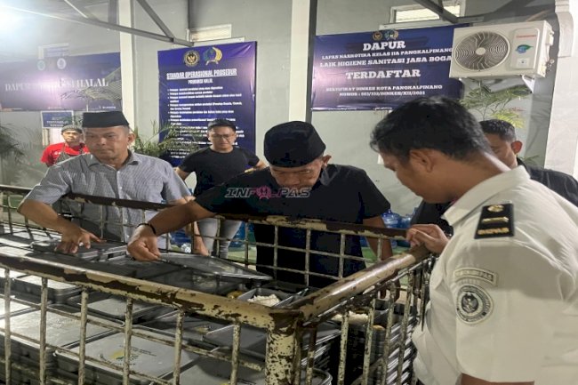 Sasar Blok Hunian dan Dapur Lapas Narkotika Pangkalpinang, Plt. Kakanwil Ditjenpas Kep. Babel Pastikan Ramadan Aman dan Tenteram