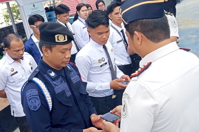 Deteksi Dini Judi Online, Kalapas Kotabaru Periksa HP Pegawai