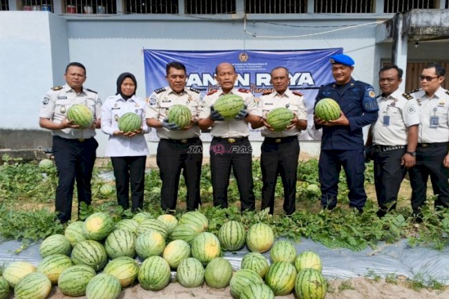 Panen Raya 746 Kg Semangka Warnai Ramadan di Lapas Pangkalpinang