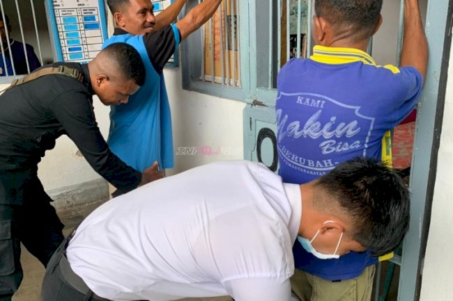 Tingkatkan Kewaspadaan Selama Ramadan, Lapas Atambua Geledah Kamar Hunian dan Tes Urine Mendadak
