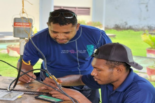 Lapas Tual Kembangkan Produk Unggulan Ikat Pinggang Kayu Arang