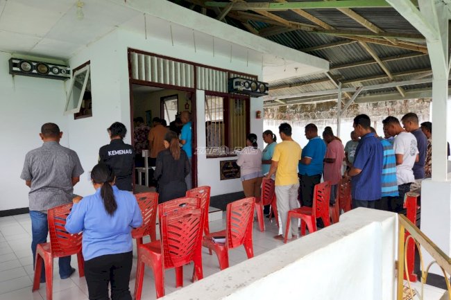 Maknai Pengorbanan Kristus, Puluhan Warga Binaan Katolik Lapas Tual Ikuti Prosesi Jalan Salib 