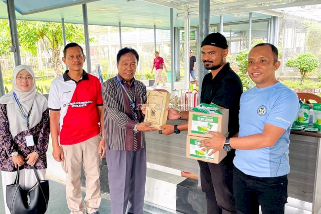 Teh Mint Laskarin dan Sasirangan Lapas Narkotika Karang Intan Diborong Rektor PGRI Kalimantan