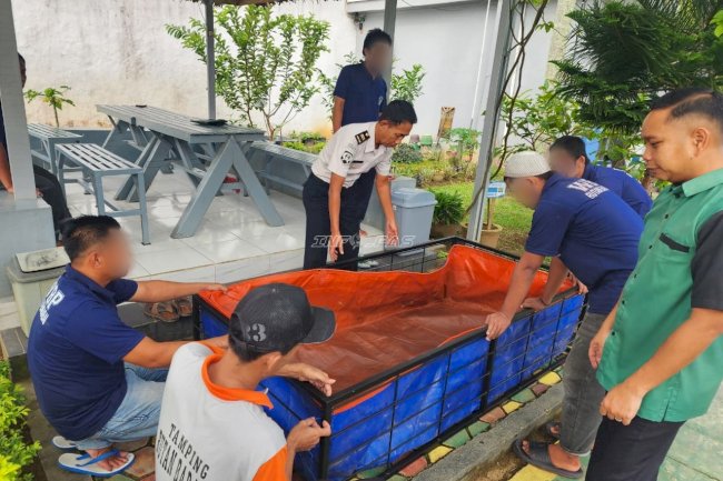 Kreatif! Warga Binaan Bengkel Utuh Harat Rutan Barabai Bangun Kolam Lele