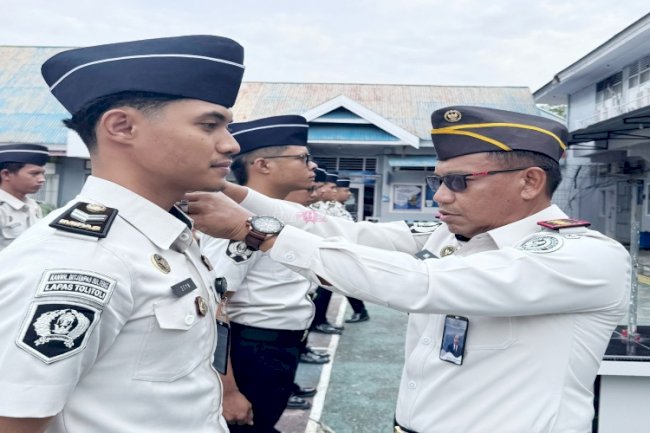 Kalapas Tolitoli Sematkan Tanda Kenaikan Pangkat kepada 12 Petugas 
