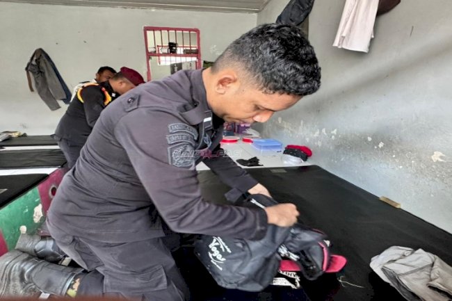 Pastikan Ramadan Aman dan Kondusif, Petugas Lapas Tual Razia Kamar Hunian Warga Binaan