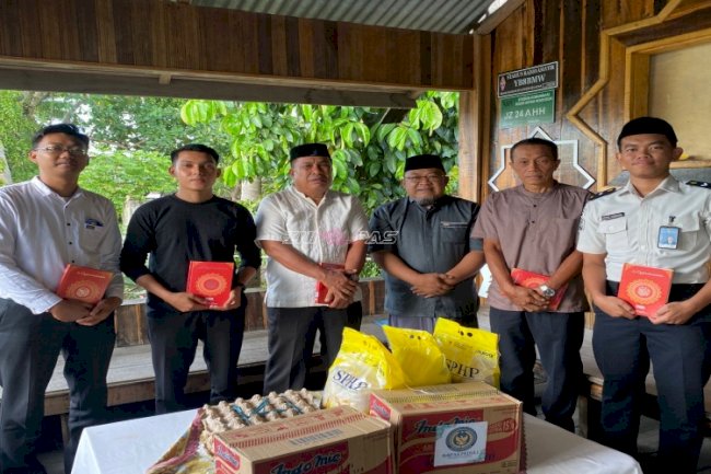 Rutan Sinjai Salurkan Bansos untuk Pesantren dan Pensiunan Petugas 