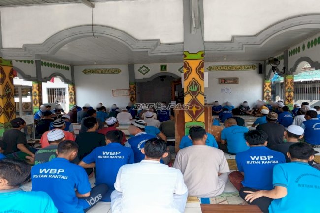 Bahas Keistimewaan Ramadan, Warga Binaan Rutan Rantau Khusyuk Ikuti Pengajian 