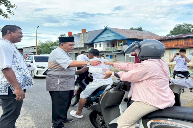 Baksos Ramadan, Rutan Majene Bagikan Paket Buka Puasa kepada Masyarakat Sekitar