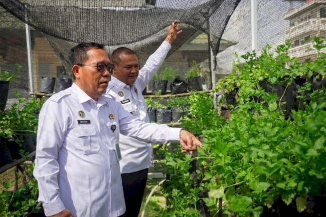 Tinjau Ketahanan Pangan dan Kinerja, Kanwil Ditjenpas Kalbar Beri Penguatan di Bapas Sintang