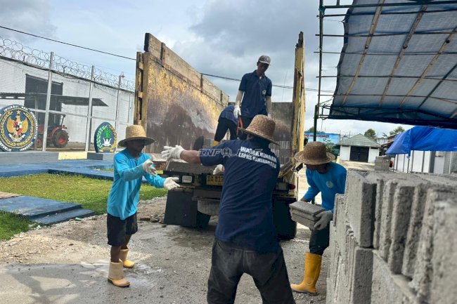 1.000 Batako Karya Warga Binaan Lapas Banjarbaru Dibeli Koperasi Merah Putih