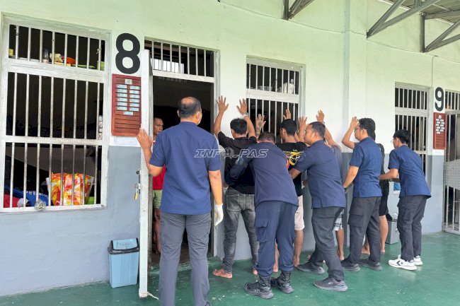 Cegah Barang Terlarang, Lapas Banjarbaru Razia Kamar Hunian Warga Binaan  