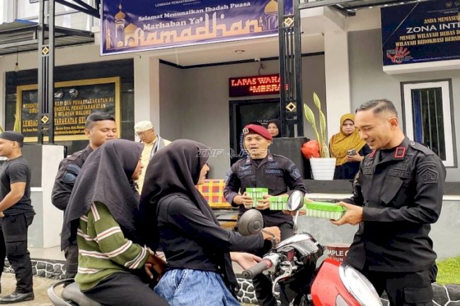 Ramadan Berkah, Lapas Wahai Bagikan Takjil Gratis kepada Pengguna Jalan
