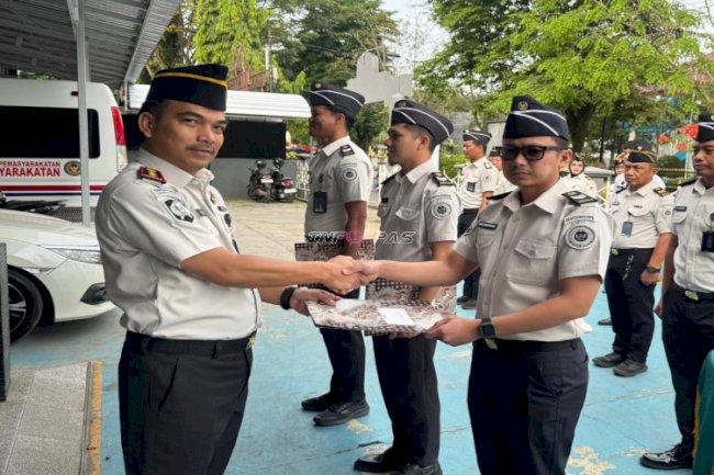 Rutan Kandangan Apresiasi Petugas lewat Kenaikan Pangkat dan Penghargaan Petugas Teladan