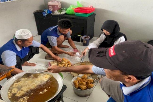 Lapas Tanjung Kembangkan Kemandirian Warga Binaan lewat Usaha Gorengan