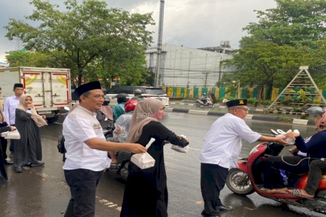 Bapas Banjarmasin Berbagi Berkah Ramadan, Bagikan Takjil kepada Masyarakat