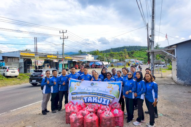 Peduli dan Berbagi, Lapas Perempuan Manokwari Bagikan Takjil bagi Masyarakat dan Pengendara
