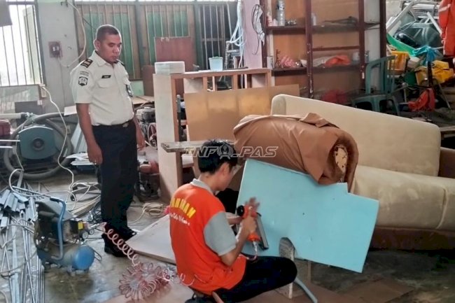 Rutan Ambon Dorong Kemandirian Warga Binaan lewat Produksi Sofa Berkualitas