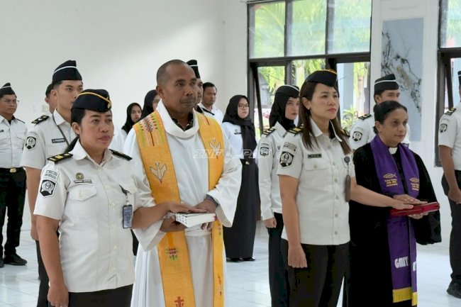 Kakanwil Ditjenpas NTT Lantik Dua Pejabat Fungsional dan Sematkan Kenaikan Pangkat Sembilan ASN