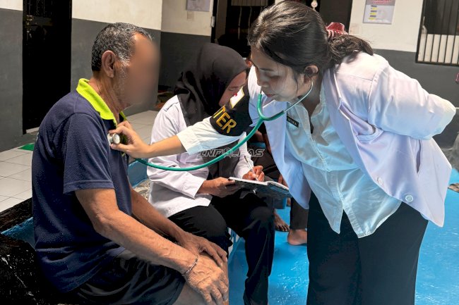 Peduli Lansia dan Kelompok Rentan, Rutan Ambon Gelar Pemeriksaan Kesehatan di Blok Hunian