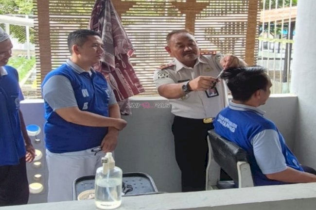 Kalapas Tanjung Dorong Kemandirian Warga Binaan lewat Pelatihan Potong Rambut