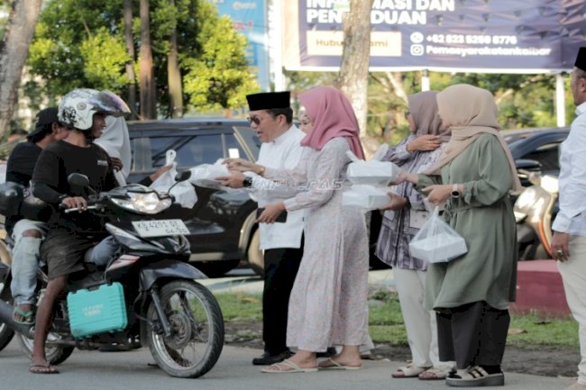 Kanwil Ditjenpas Kalbar Berbagi Takjil dan Gelar Buka Puasa Bersama 