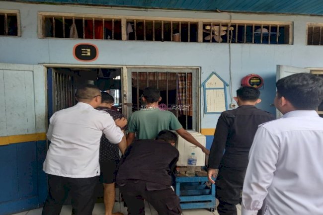 Cegah Gangguan Keamanan di Bulan Ramadan, Rutan Marabahan Laksanakan Penggeledahan Kamar Warga Binaan