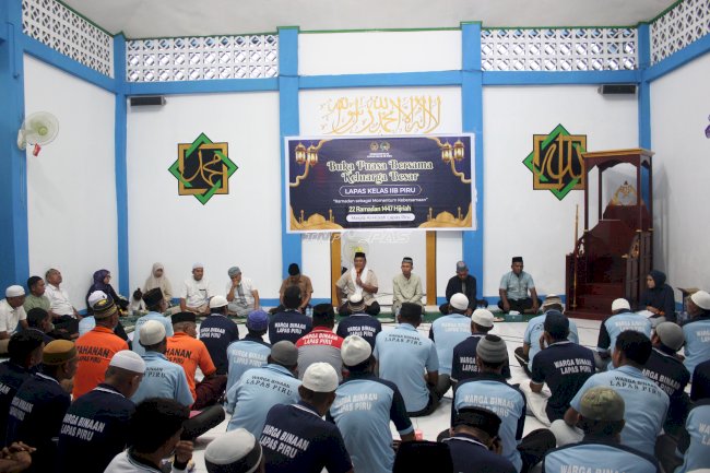 Buka Puasa Bersama, Petugas dan Warga Binaan Lapas Piru Santap Nasi Cadong